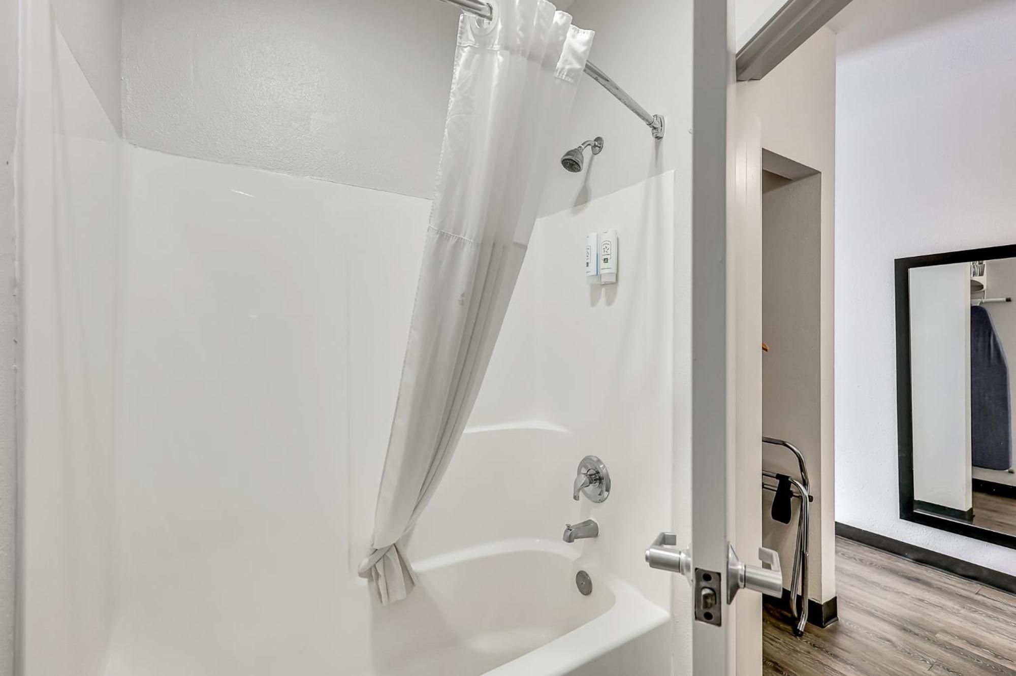Quality Inn & Suites Of Liberty Lake Buitenkant foto