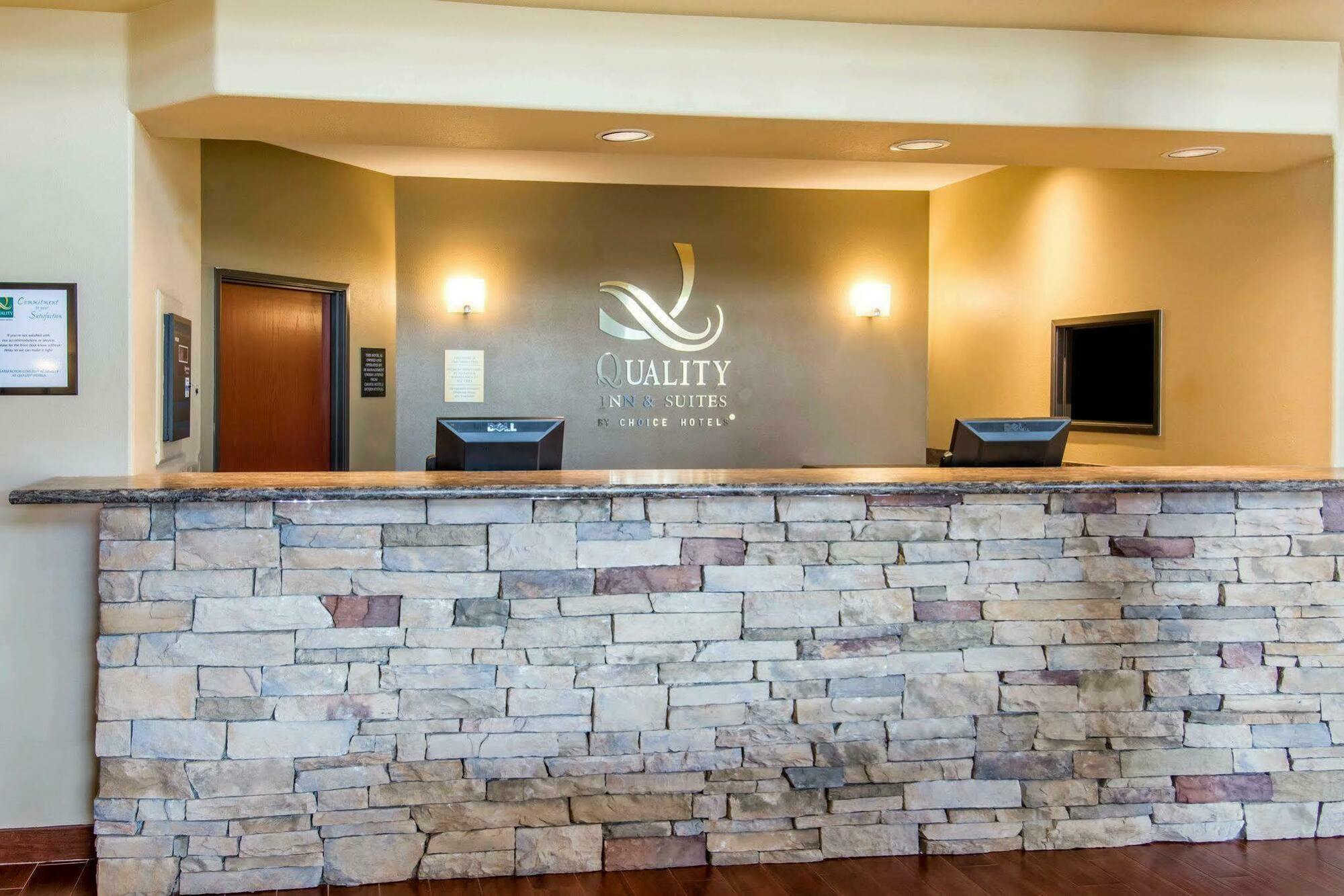 Quality Inn & Suites Of Liberty Lake Buitenkant foto